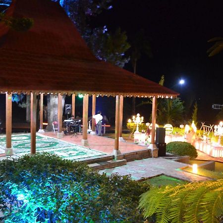 Hotel Indah Palace Tawangmangu Buitenkant foto