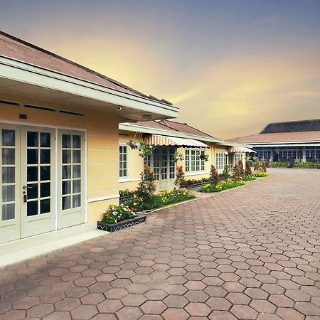 Hotel Indah Palace Tawangmangu Buitenkant foto
