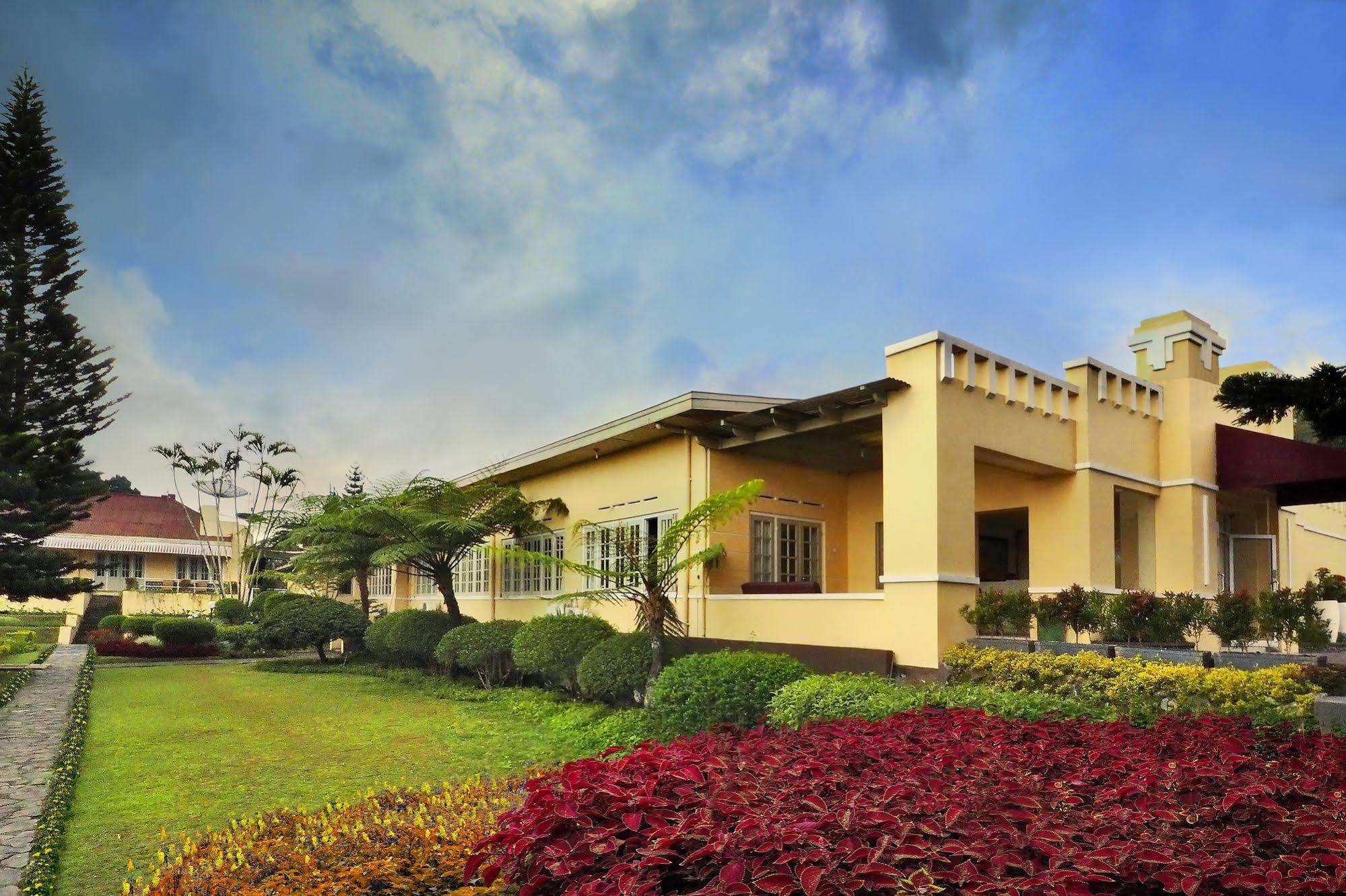Hotel Indah Palace Tawangmangu Buitenkant foto