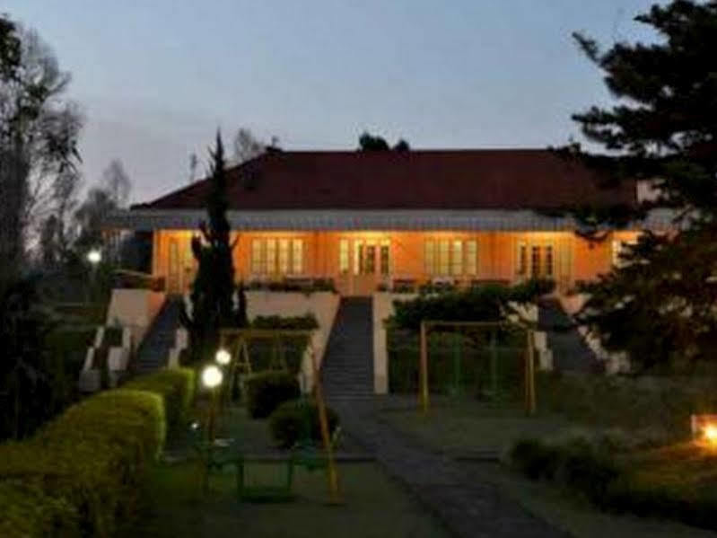 Hotel Indah Palace Tawangmangu Buitenkant foto