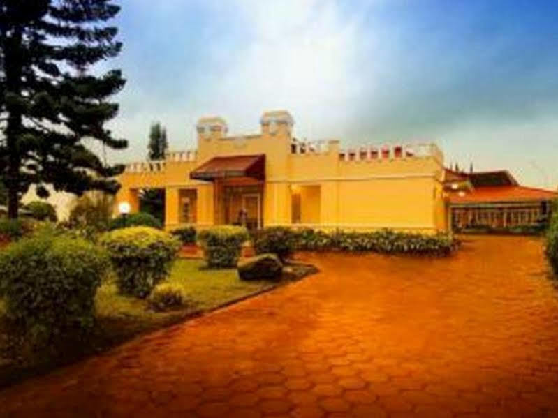 Hotel Indah Palace Tawangmangu Buitenkant foto