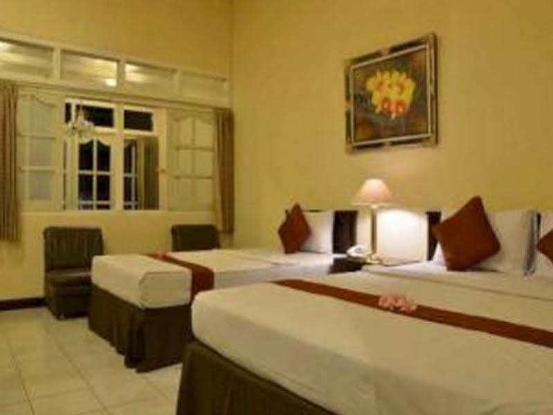 Hotel Indah Palace Tawangmangu Buitenkant foto