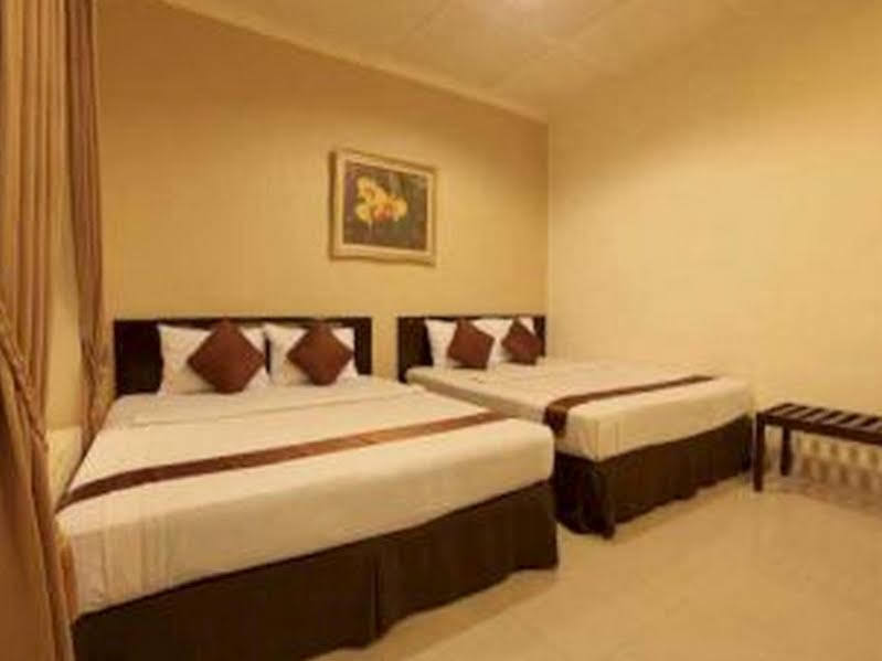 Hotel Indah Palace Tawangmangu Buitenkant foto