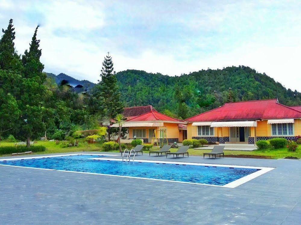 Hotel Indah Palace Tawangmangu Buitenkant foto