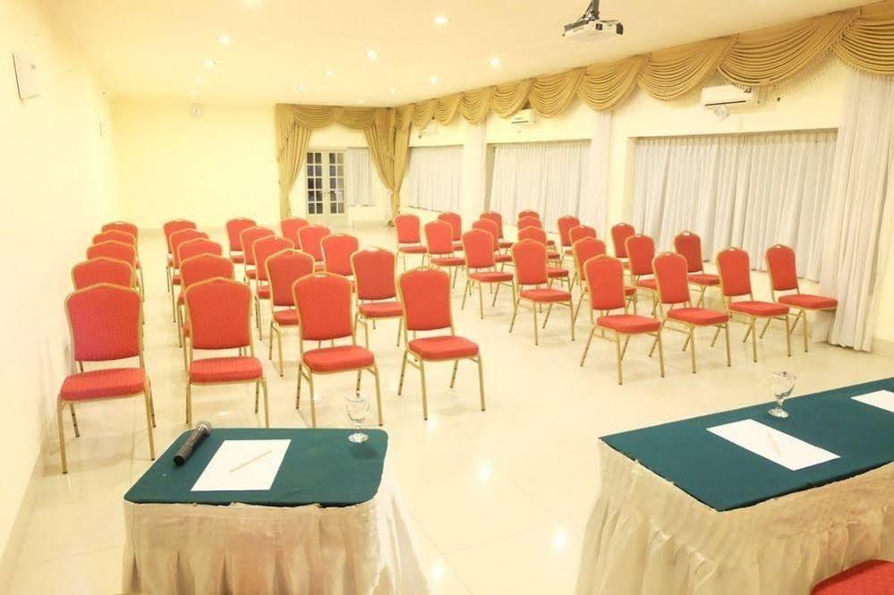 Hotel Indah Palace Tawangmangu Buitenkant foto